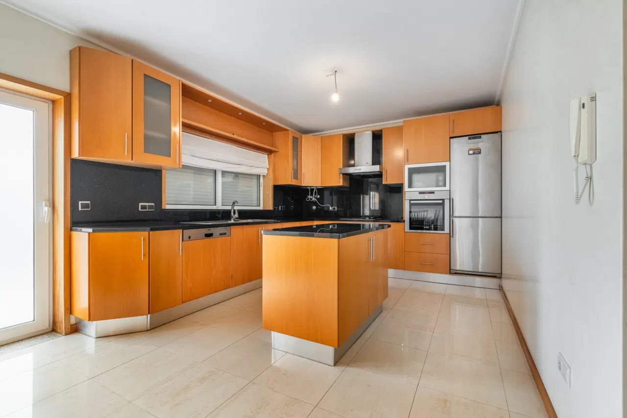Moradia T5 em Gaveto — 9