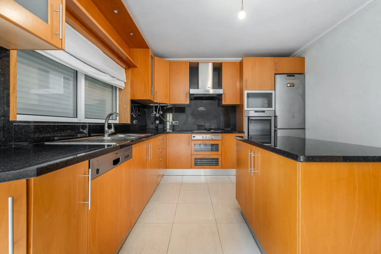 Moradia T5 em Gaveto — 7