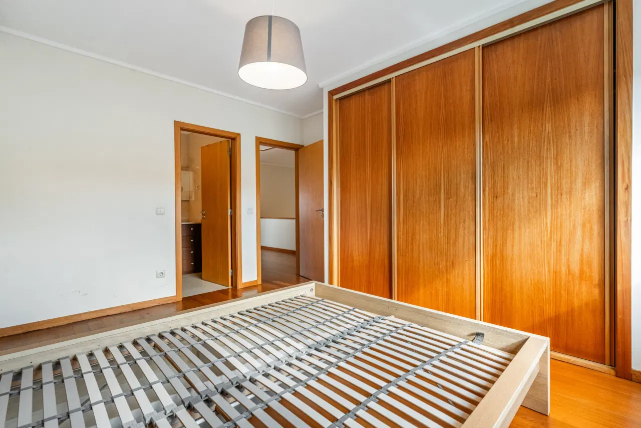 Moradia T5 em Gaveto — 13