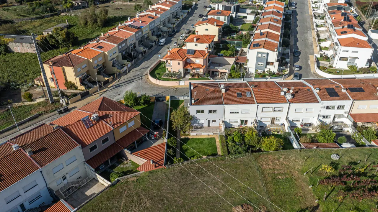 Moradia T5 em Gaveto — 42