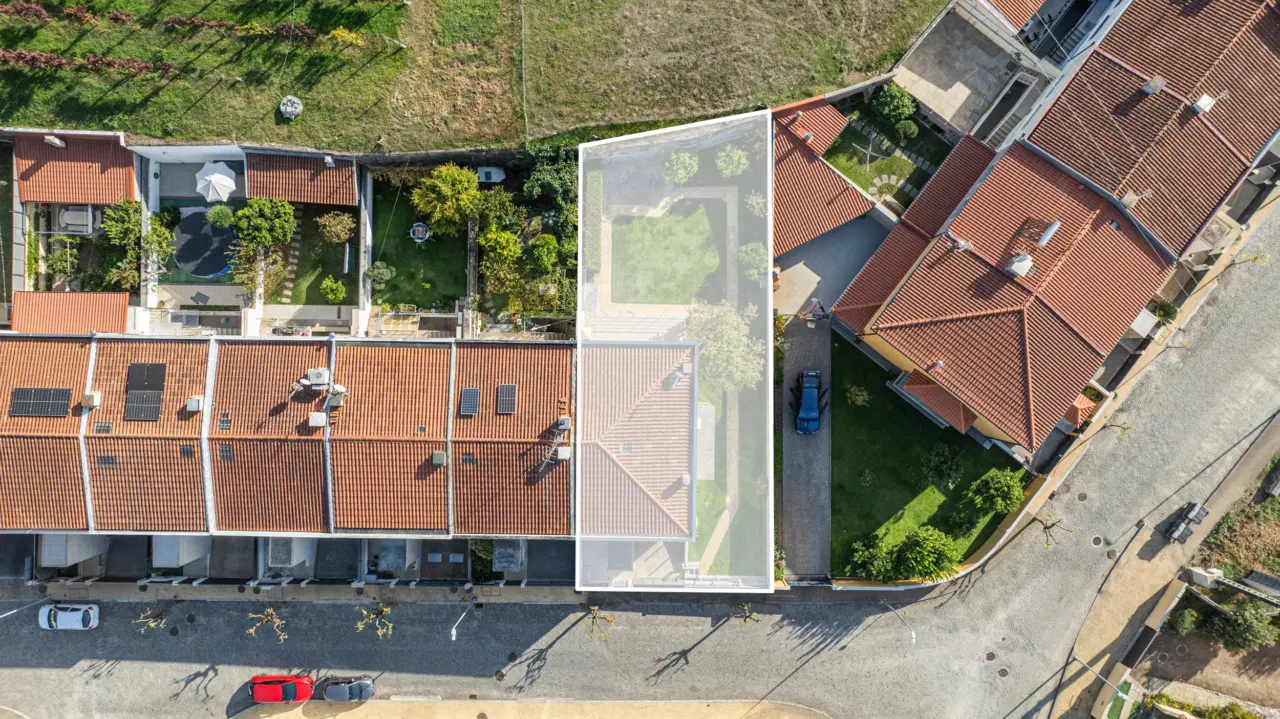 Moradia T5 em Gaveto — 36