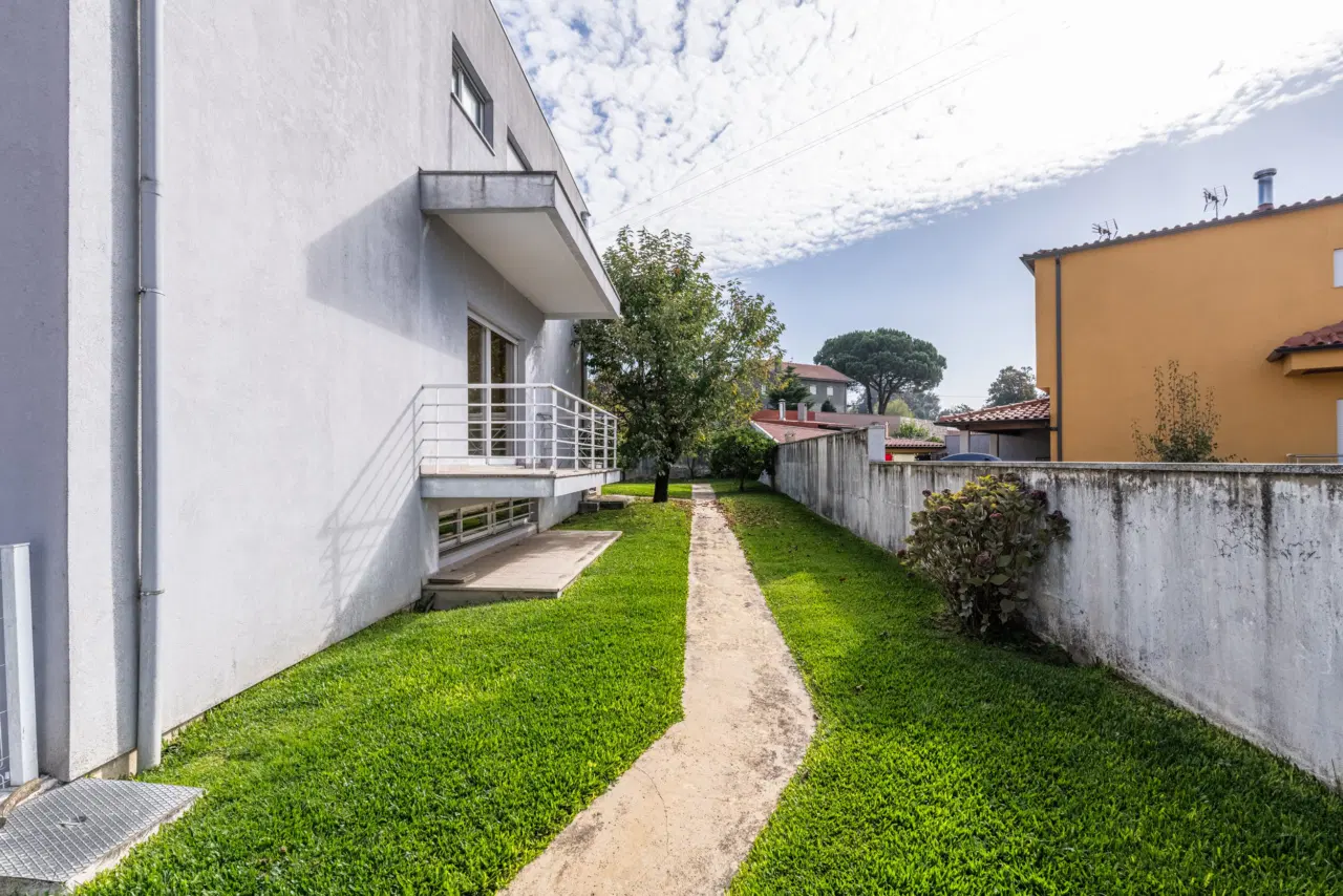 Moradia T5 em Gaveto — 29