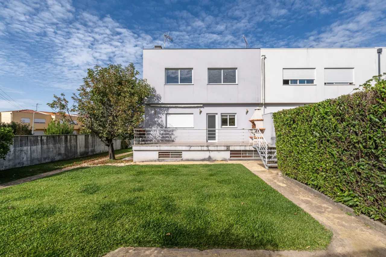 Moradia T5 em Gaveto — 32