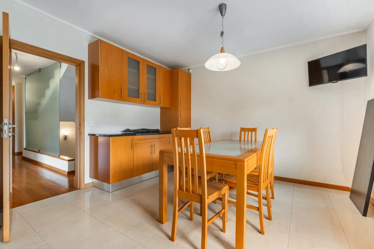 Moradia T5 em Gaveto — 8