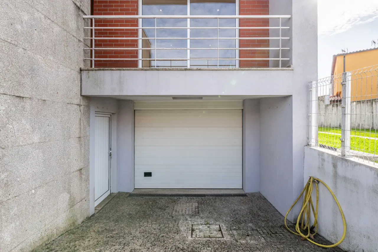 Moradia T5 em Gaveto — 27