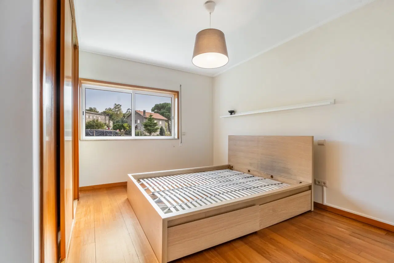 Moradia T5 em Gaveto — 12