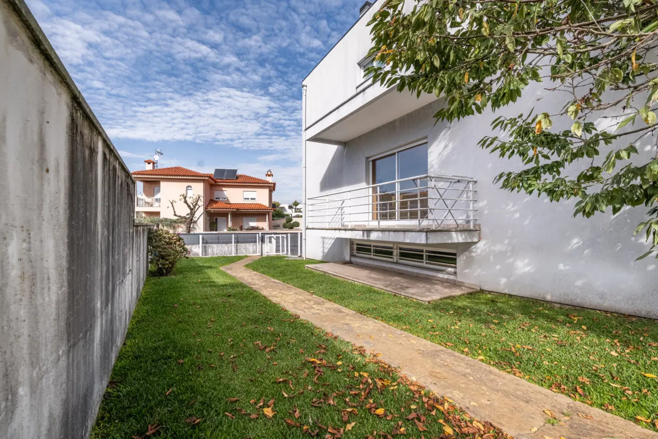 Moradia T5 em Gaveto — 31