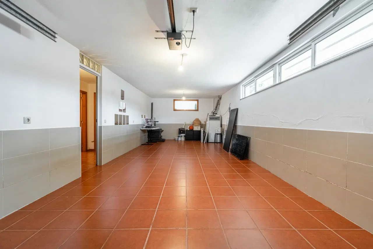 Moradia T5 em Gaveto — 24