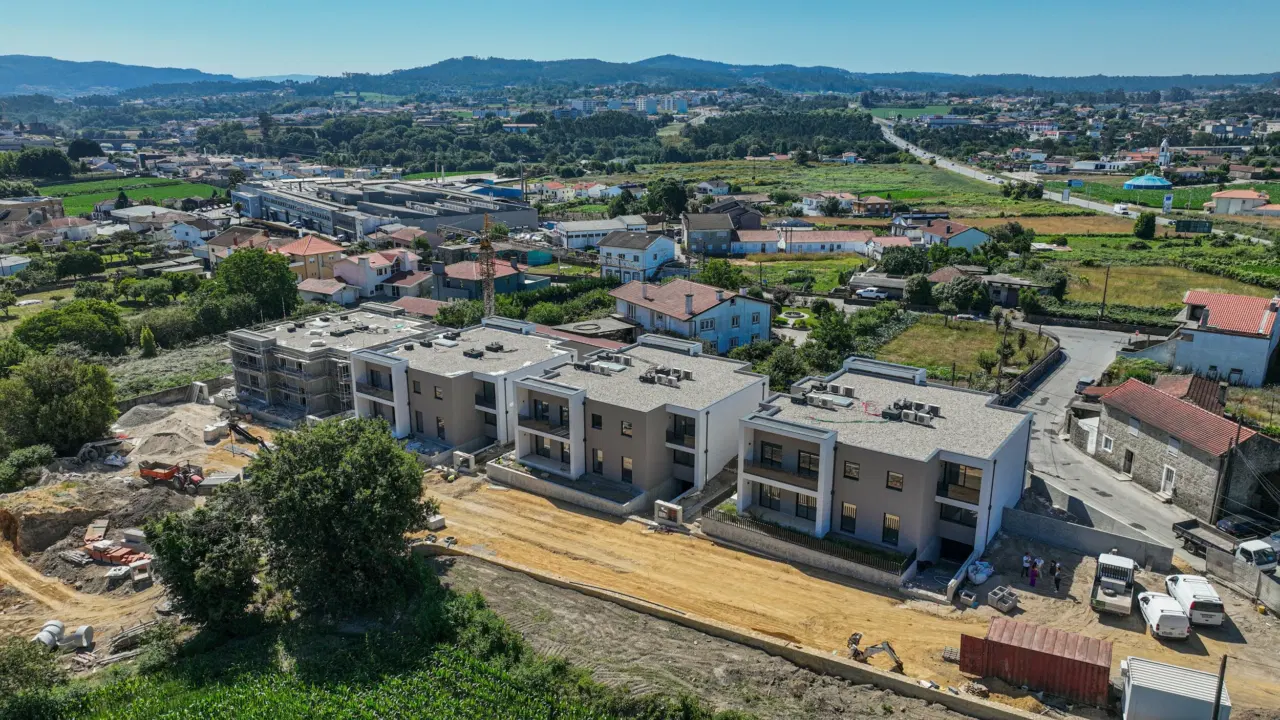 APARTAMENTO T1 NOVO COM JARDIM — 18