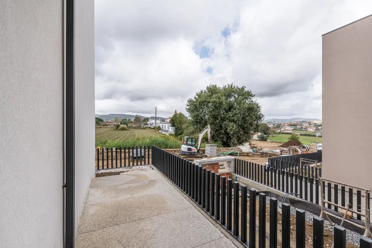 APARTAMENTO T1 NOVO COM JARDIM — 11