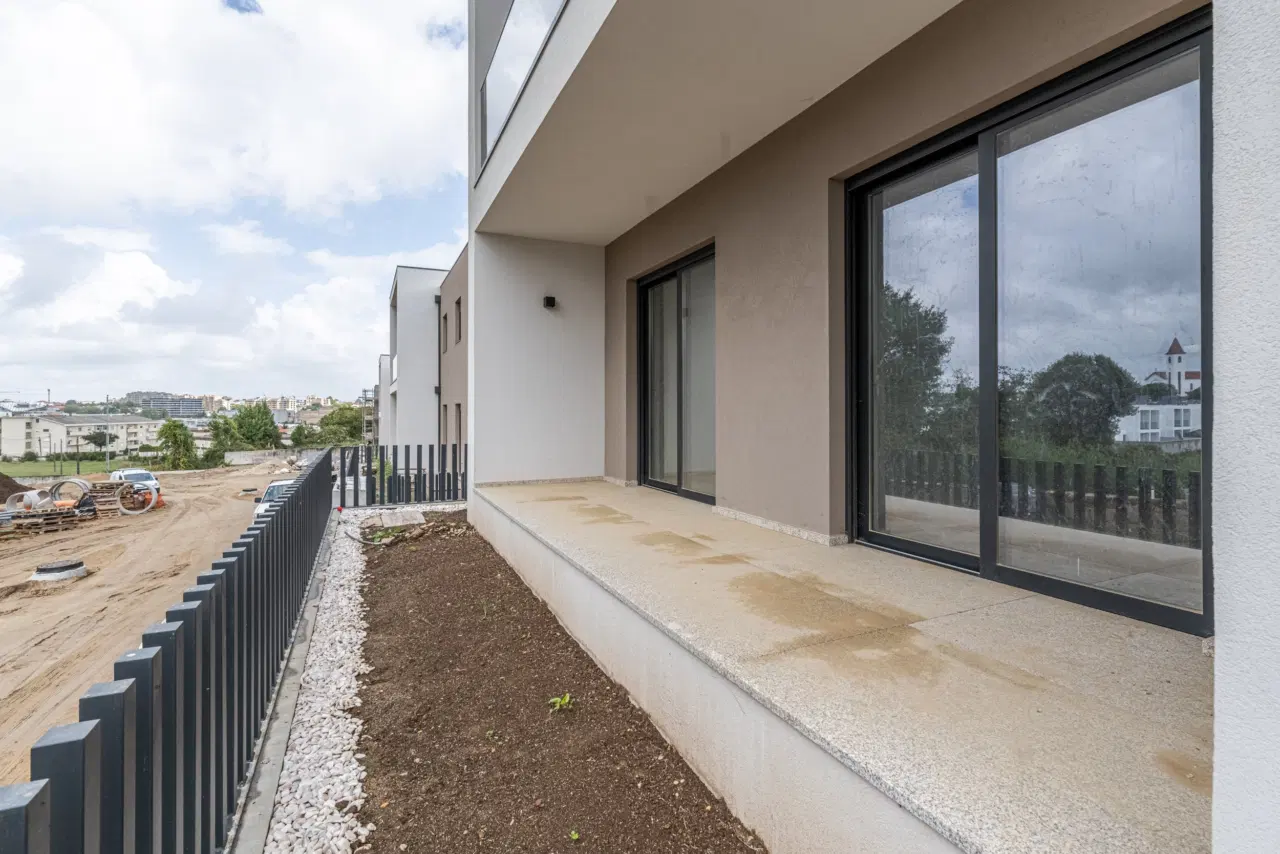 APARTAMENTO T1 NOVO COM JARDIM — 12
