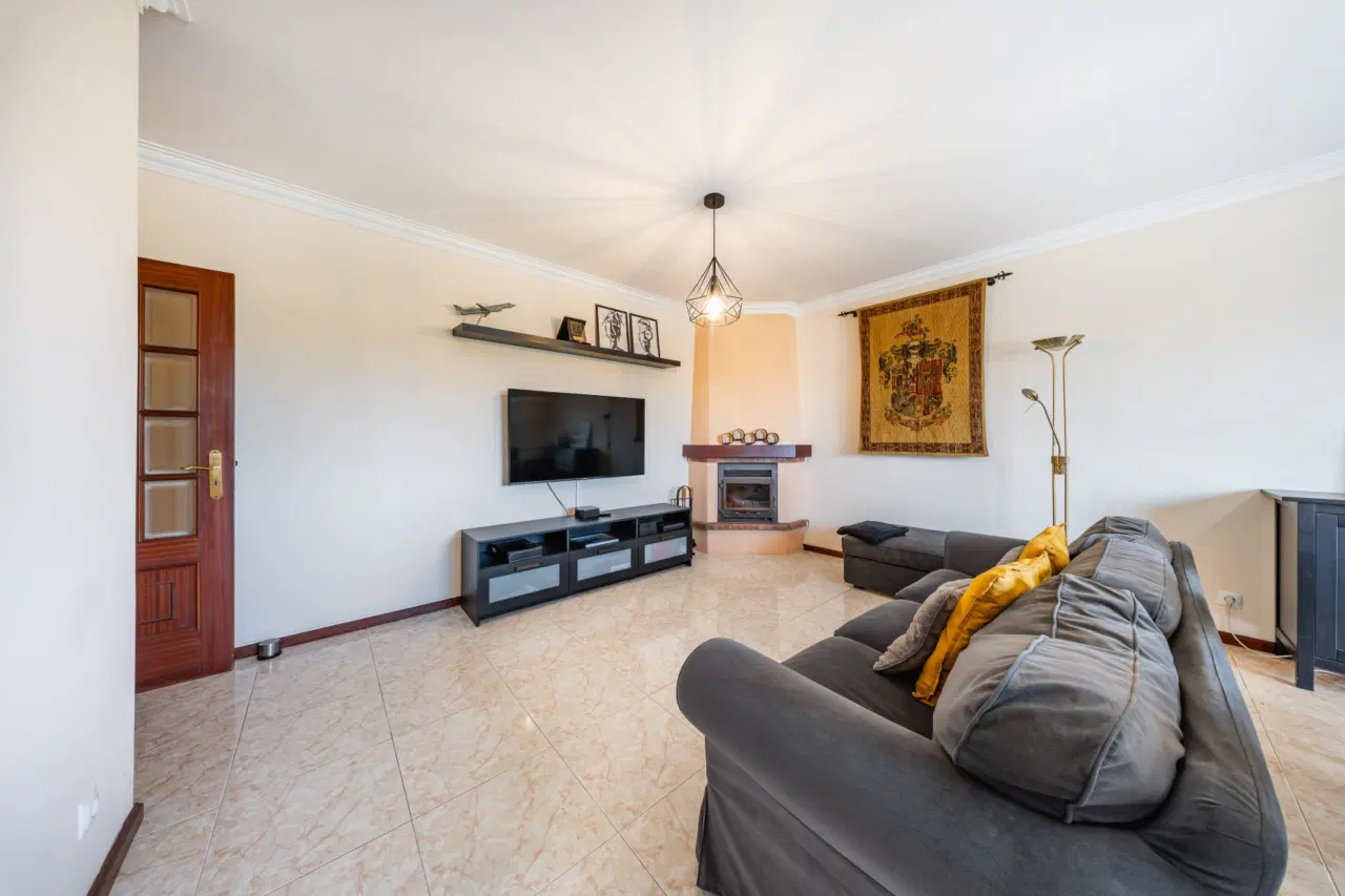T3 Espaçoso com Garagem Fechada em Nogueira da Maia | 149 m², Excelente Estado e Ótima Localização — 3