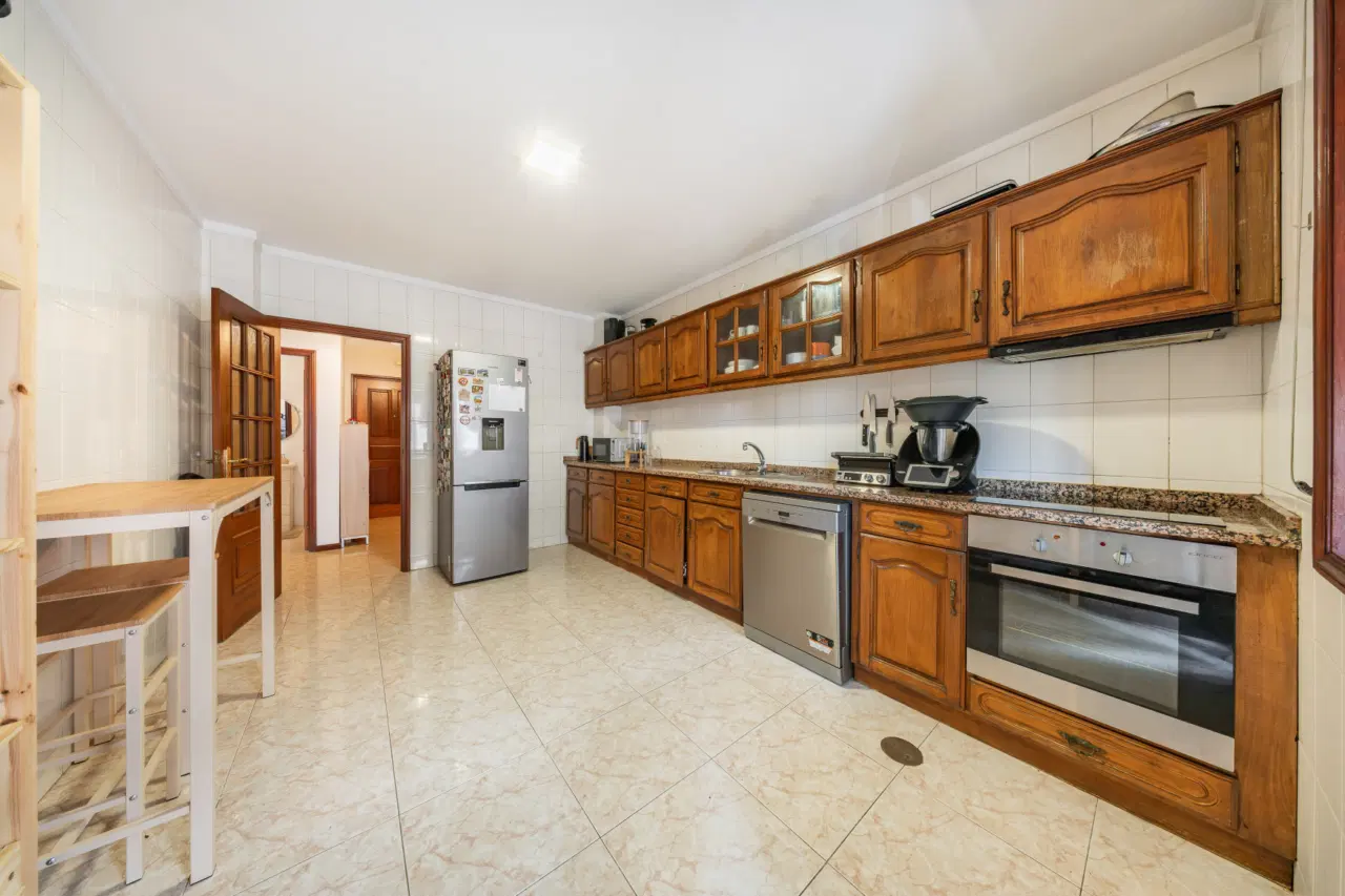 T3 Espaçoso com Garagem Fechada em Nogueira da Maia | 149 m², Excelente Estado e Ótima Localização — 8