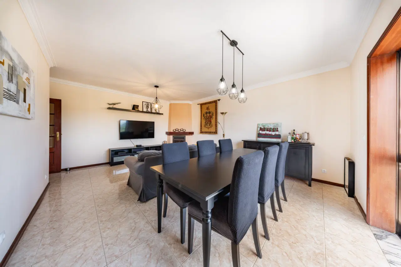 T3 Espaçoso com Garagem Fechada em Nogueira da Maia | 149 m², Excelente Estado e Ótima Localização — 4