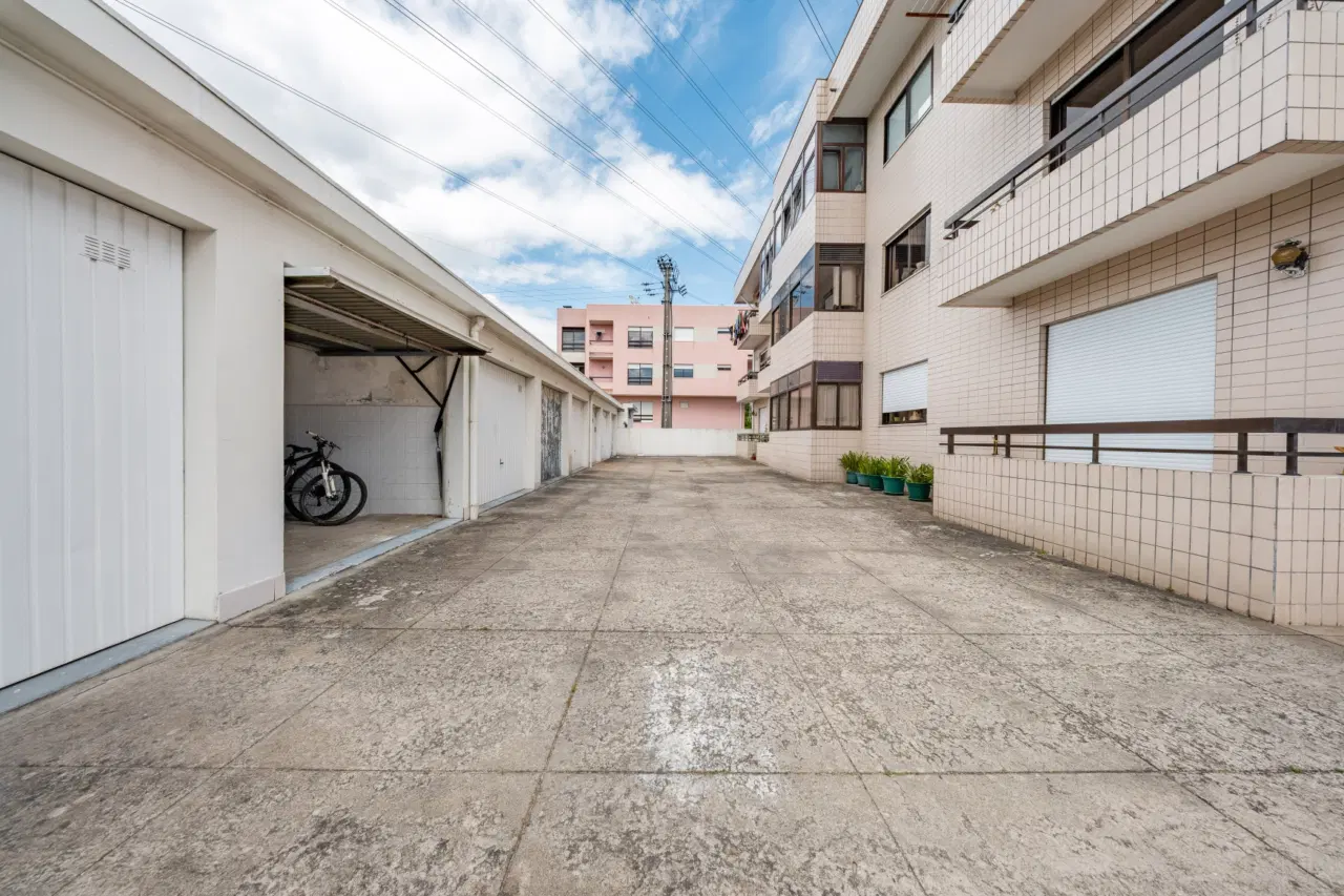 T3 Espaçoso com Garagem Fechada em Nogueira da Maia | 149 m², Excelente Estado e Ótima Localização — 28