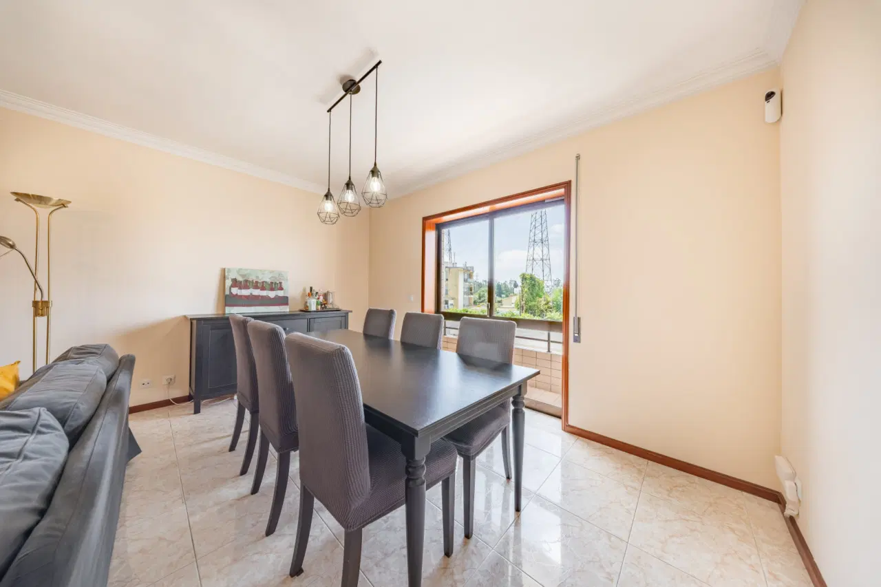 T3 Espaçoso com Garagem Fechada em Nogueira da Maia | 149 m², Excelente Estado e Ótima Localização — 2