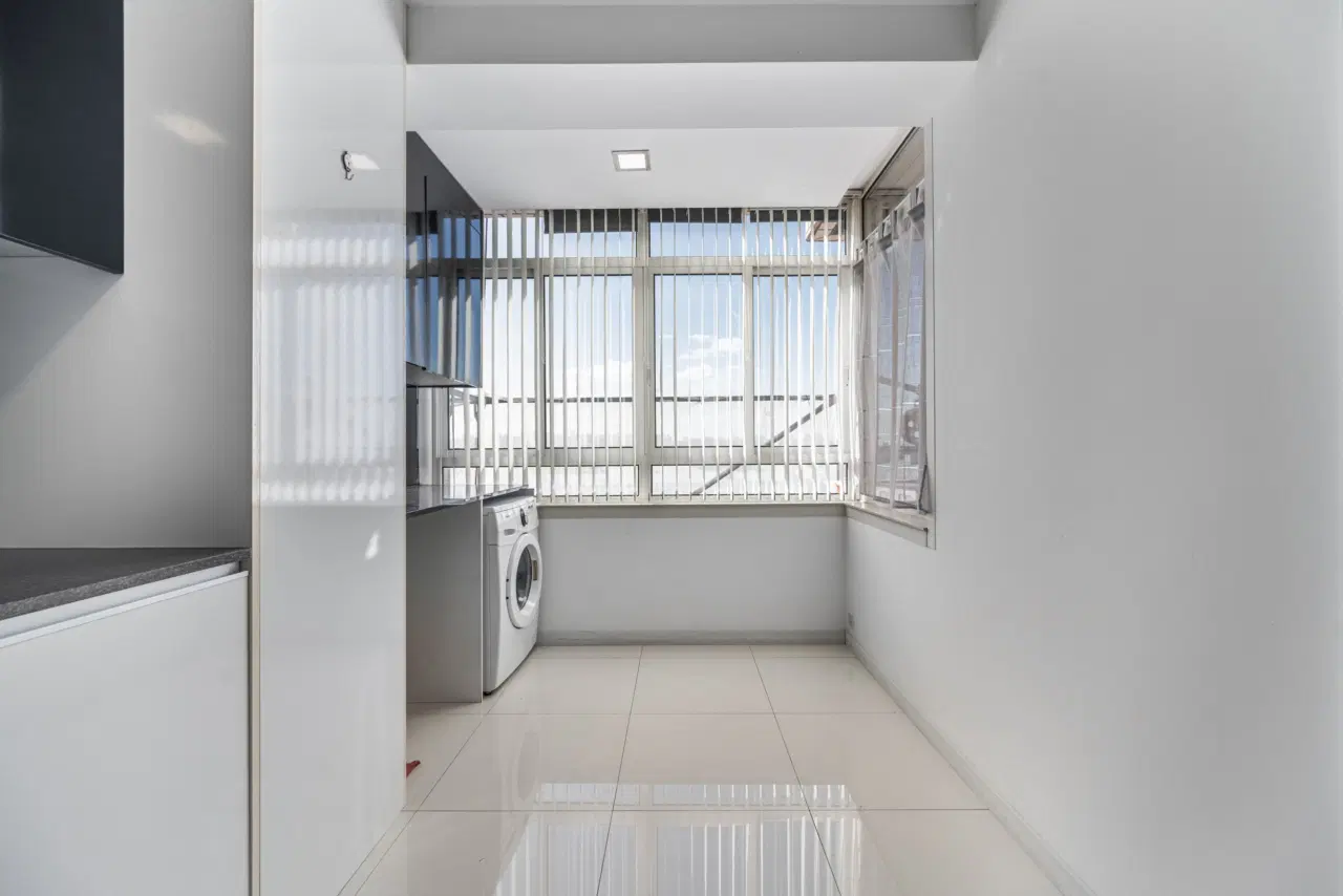 Apartamento T2 RENOVADO com Garagem Fechada e Varanda — 8