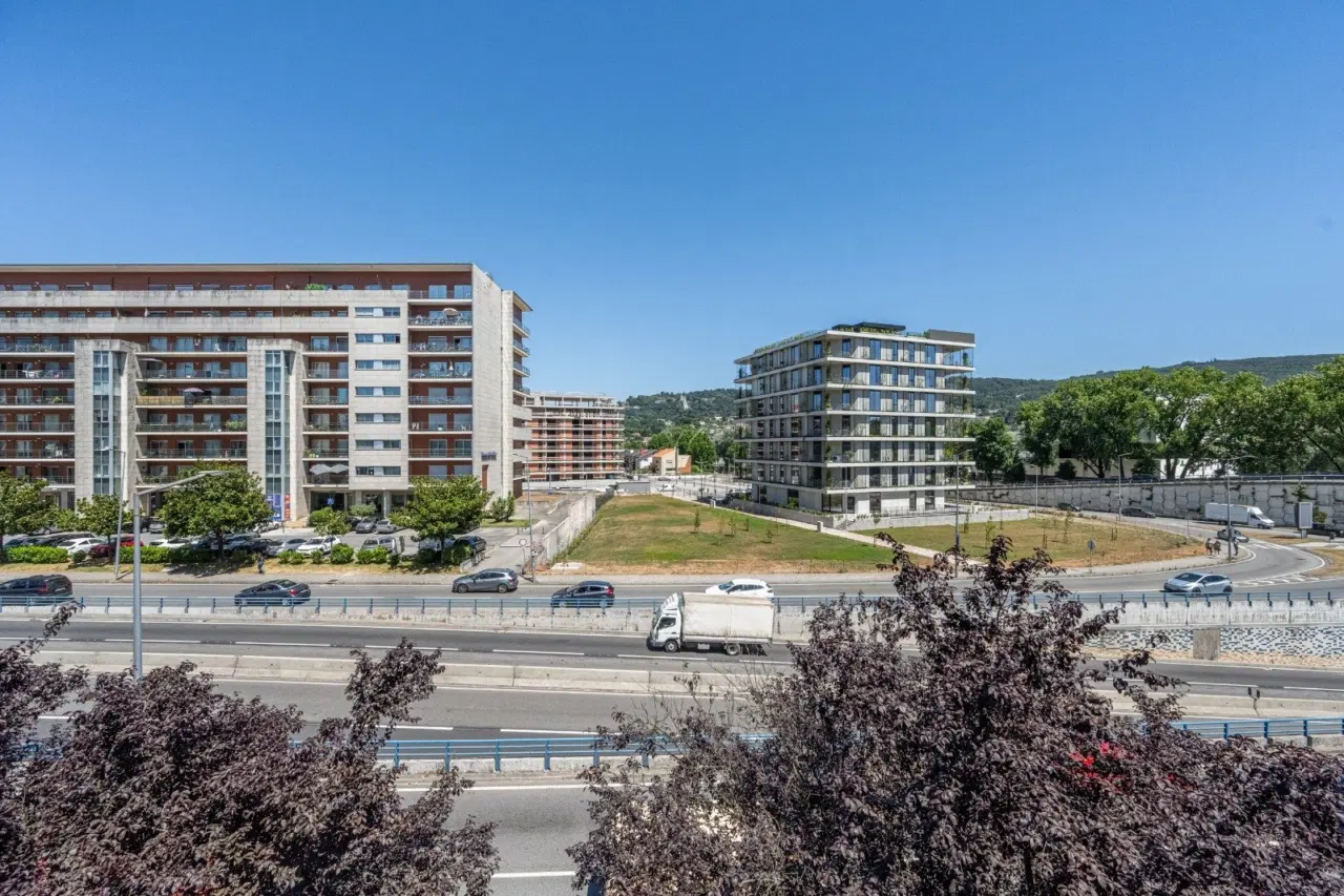 Apartamento T3 em Braga (S. Victor) - Localização Premium e Luz Natural — 2