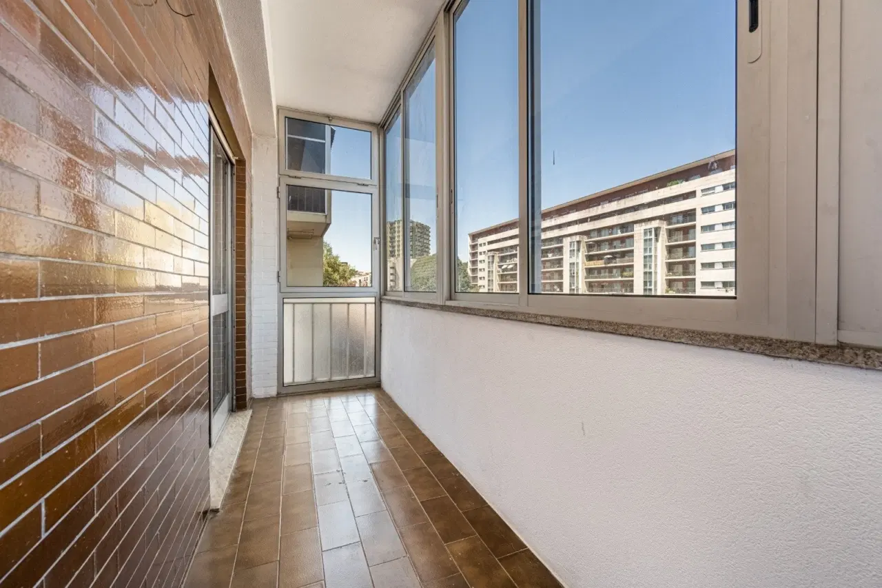 Apartamento T3 em Braga (S. Victor) - Localização Premium e Luz Natural — 3