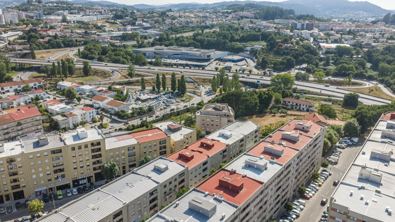 APARTAMENTO T3 EM FERREIROS, BRAGA — 22